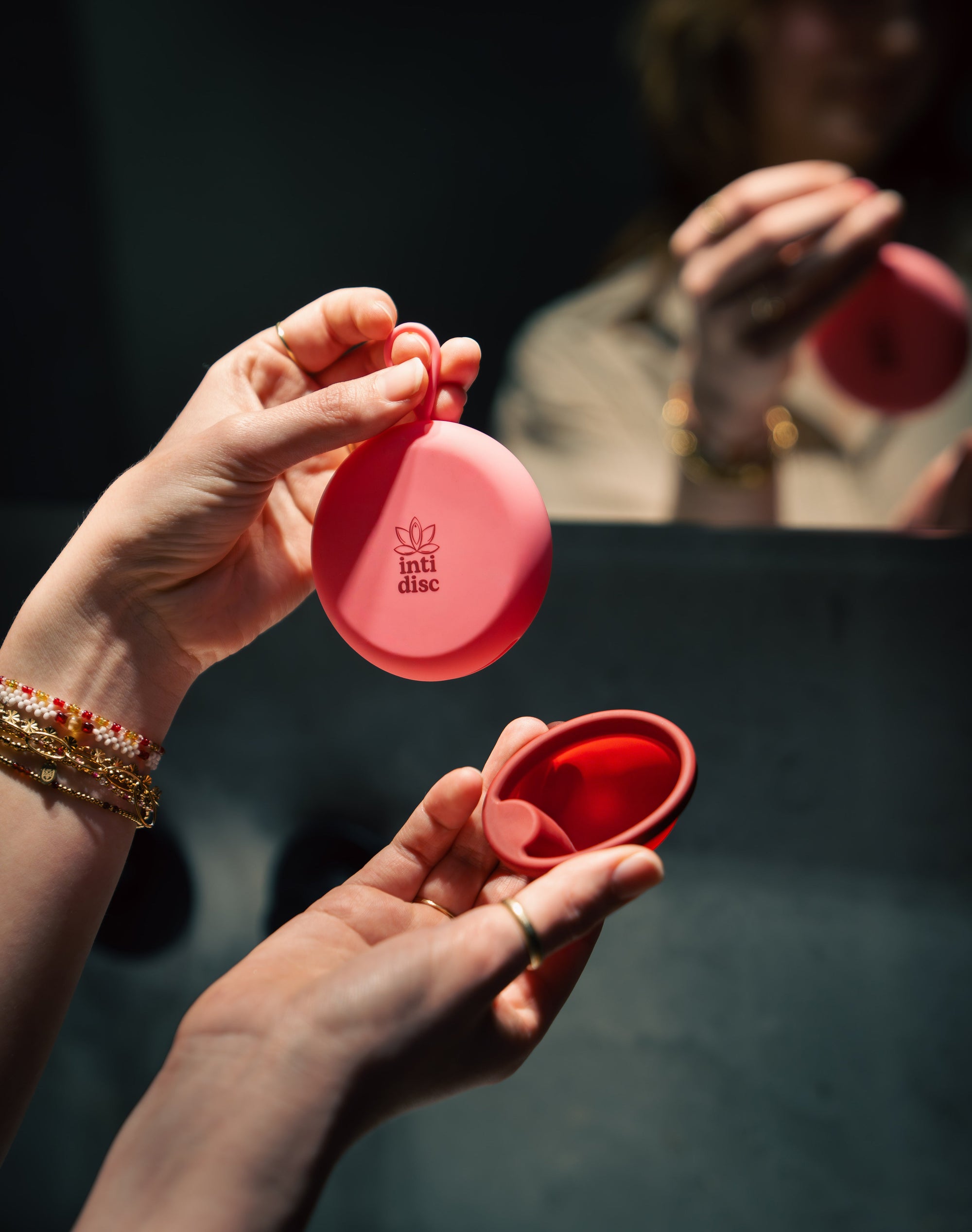 Hoe werkt de autodumping van een menstruatiedisc?